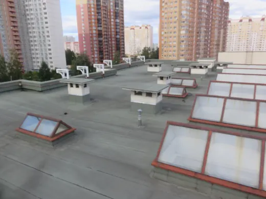 Плоская кровля с зенитными фонарями